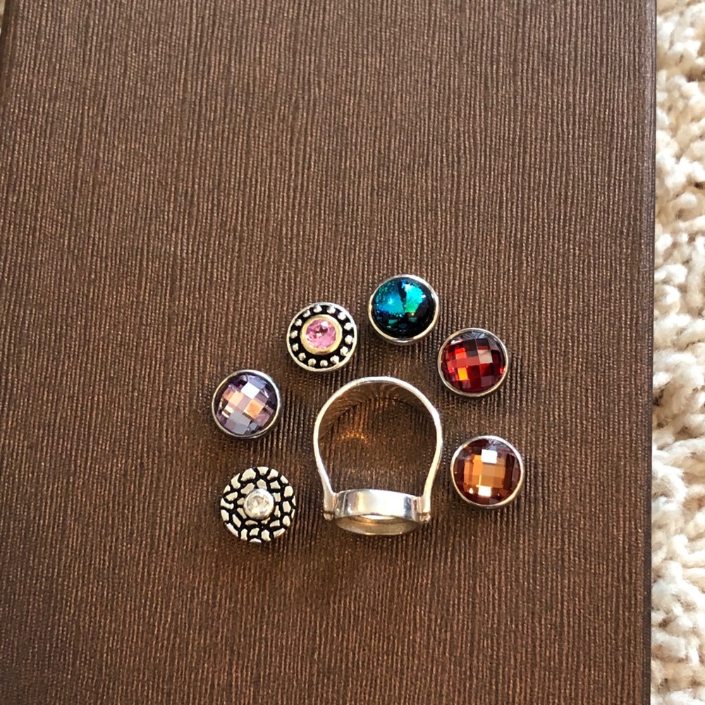 Kameleon Silver Ring with Jewel six pops. Size 7.